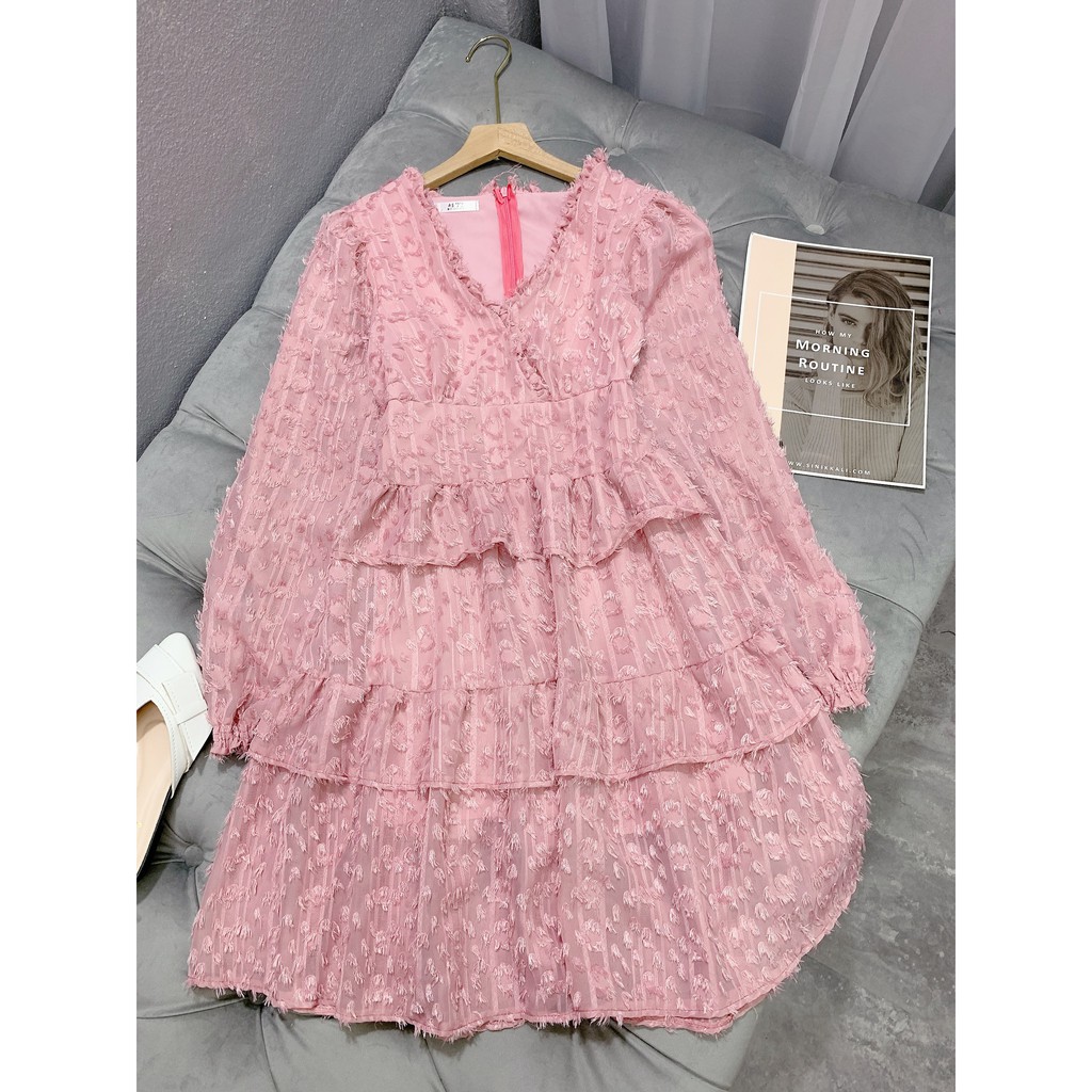 VÁY ĐẦM BỒNG TẦNG MÀU HỒNG CỔ V BÈO SIÊU XINH XẮN | BigBuy360 - bigbuy360.vn