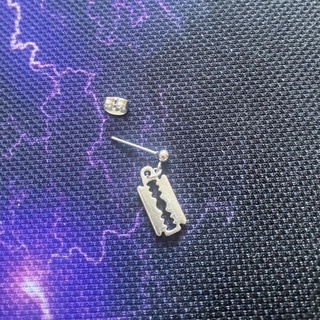 Khuyên tai LƯỠI LAM SIZE 2.5MM(LOẠI NHỎ)