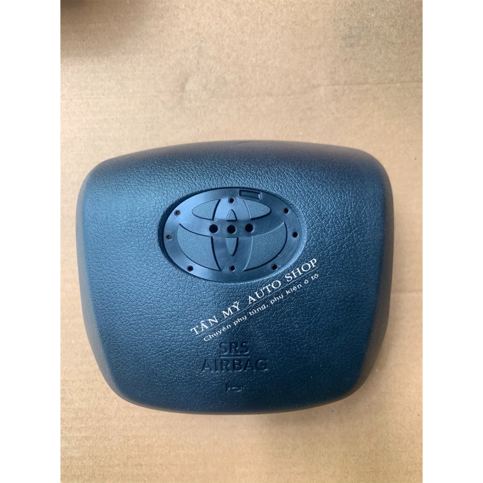 Nắp đậy phím còi Toyota Fortuner/Hilux 2017-2021