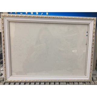 Khung ảnh màu trắng viền vàng khổ A4 (21x30 )