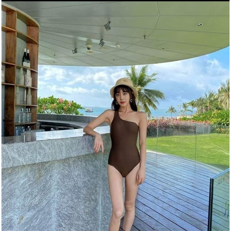 Bikini 1 mảnh nâu xéo vai