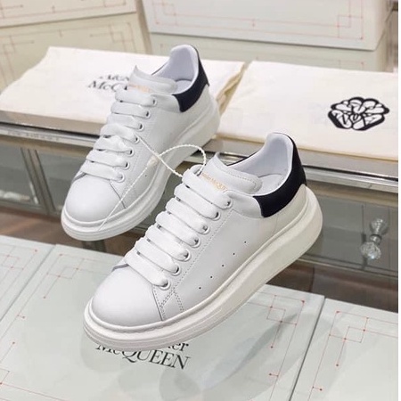 Giày thể thao nam nữ sneaker, giày MCQ da lộn độn đế 3cm màu trắng gót đen Hot Trend full bill box D1 FREESHIP