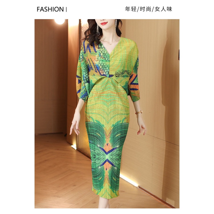 Châu Âu Station Issey Miyake Đầm Dài Xếp Ly Tay Cánh Dơi Phong Cách Xuân Hè 2021 Mới