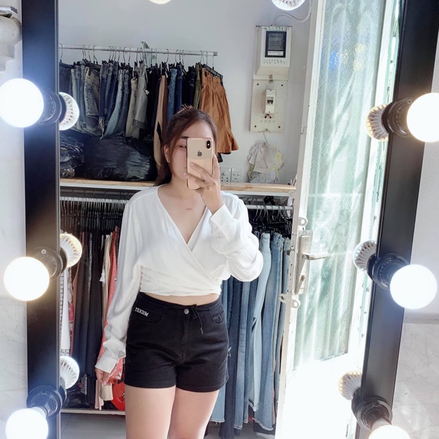 Áo trắng cột dây eo