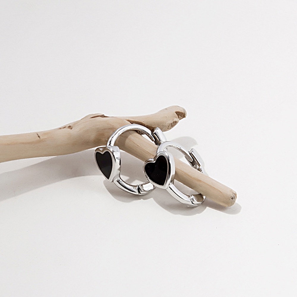 Khuyên tai hình trái tim tráng men màu đen dễ thương cho nữ