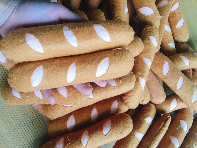 Bánh mì dài 22x6cm- đồ chơi vải nỉ- đồ dùng mầm non