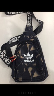 Túi đeo chéo adidas
