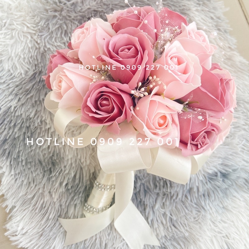 HOA CƯỚI HOA HỒNG SÁP THƠM HOA HỒNG DÂU HOA HỒNG MÀU PASTEL ĐIỂM VOAL LƯỚI ĐÍNH HẠT CHÂU KẾT CƯỜM