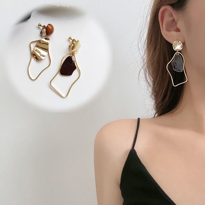 Khuyên Tai Bất Đối Xứng Họa Tiết Hình Học Phong Cách Hồng Kông Cổ Điển