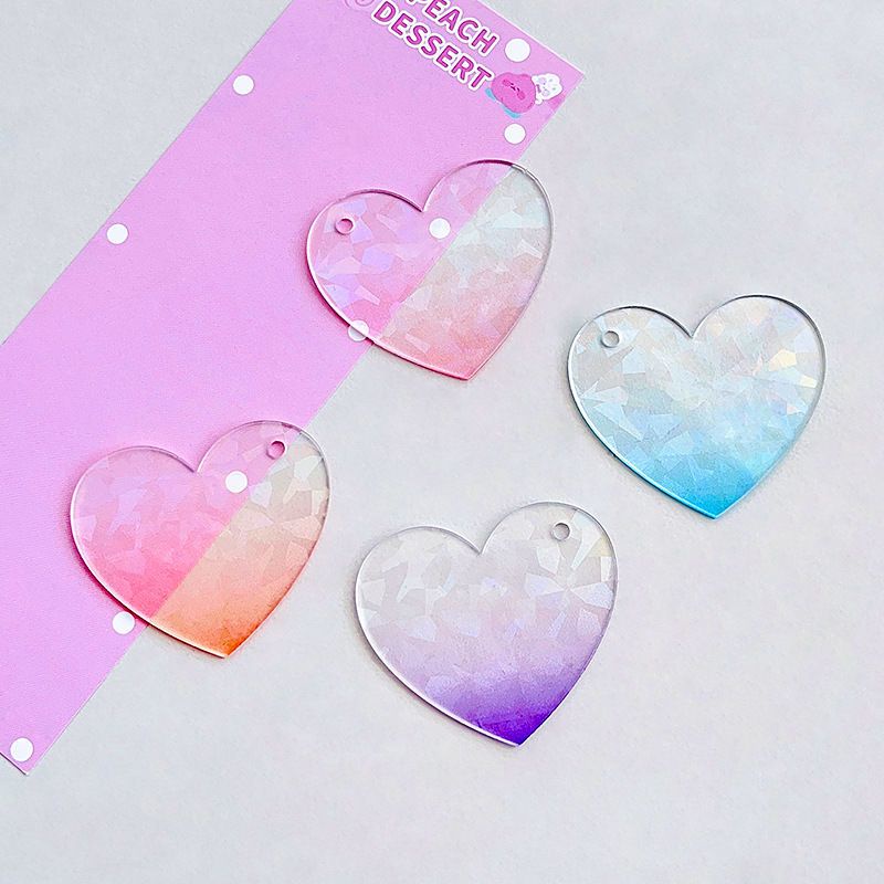 Chìa khóa acrylic nhiều màu sắc.