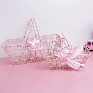 Giỏ đựng đồ trang trí sắt sơn tĩnh điện hồng pastel kèm dây nơ hồng phụ kiện chụp ảnh decor bàn học cửa hàng 2 size