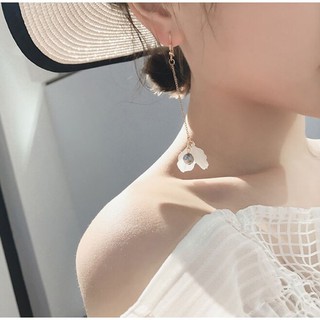 Bông tai cánh hoa dài bất đối xứng