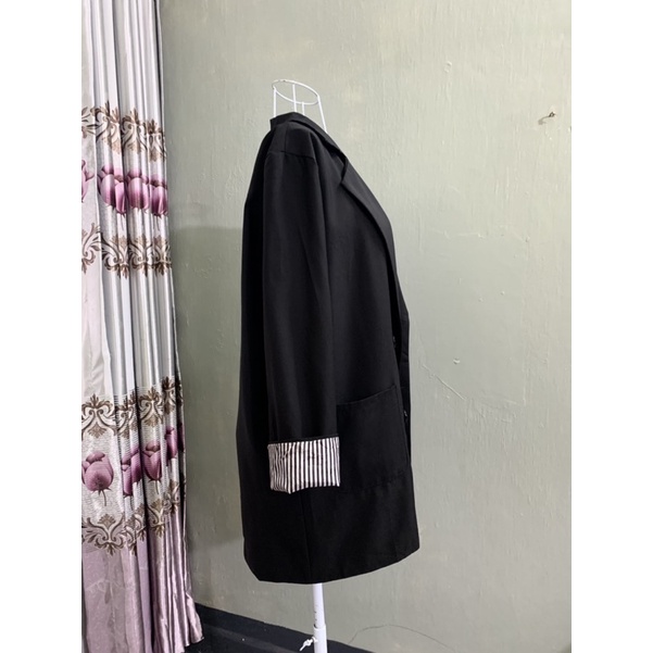 Áo vest / blazer dáng suông màu đen