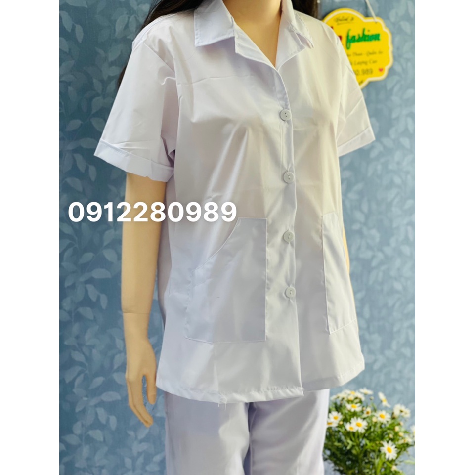 Áo Blouse Trắng Nữ Điều Dưỡng Ngắn Tay 2 túi xéo - Áo Bác Sĩ, Dược Sĩ Vải Kate _ Hình chup thật