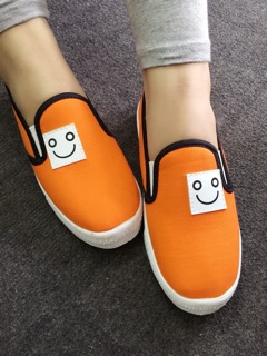 Giày slip on mặt cười  