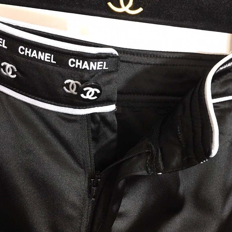 Set trang phục Chanel CN tay ngắn có cổ quần short hàng cao cấp logo thêu siêu sang chảnh cho các nàng