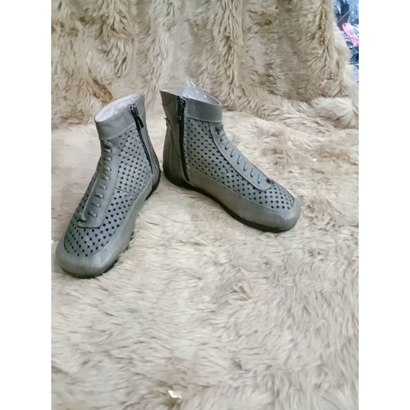 Giày bốt si hiệu