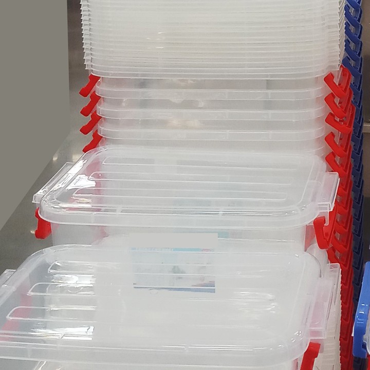Thùng nhựa, hộp nhựa đựng đồ trong suốt 10 lít, nắp có khóa cài là 2 quai xách 2 bên. H115