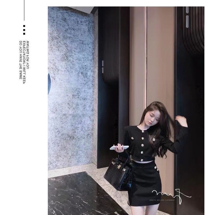 Hepburn style fried street knitted suit women's spring 2022 new French lady's round-neck blouse with hip skirt two-piece set