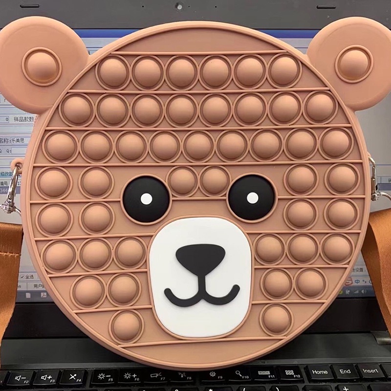 Túi đeo chéo vai bằng silicon hình gấu dễ thương