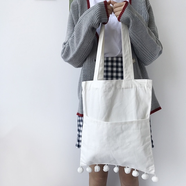 Túi tote vai trắng trơn custom cục bông đáng yêu (có sẵn, hình thật)