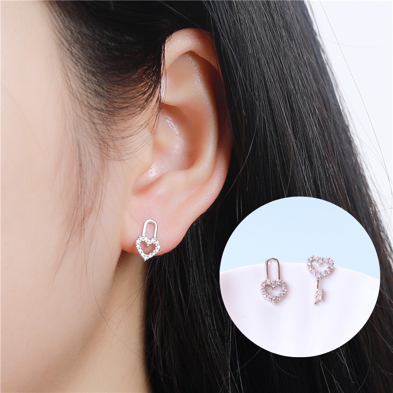 Bông Tai Bạc S925 Mở Khóa Trái Tim Đính Đá Zircon Bất Đối Xứng | Khuyên Tai Nữ Trang Sức Bạc Chìa Khóa &amp; Ổ Khóa