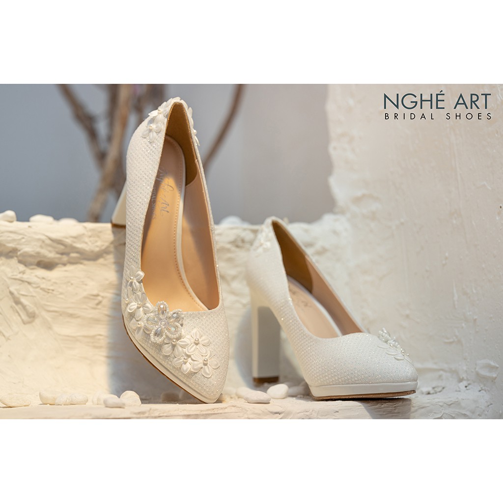 Giày cưới Nghé Art kim tuyến đính dãy hoa trắng 5 cánh 268