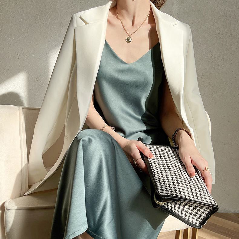 Đầm lụa satin hai dây dáng ôm phong cách thời trang mùa hè dành cho nữ