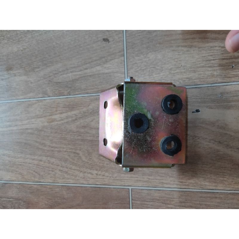 Bản lề yên xe cub 81, 82, Dd đời cũ