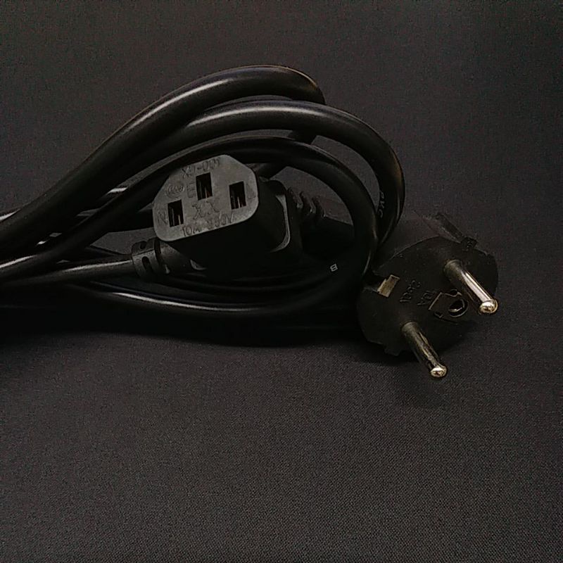 Dây nguồn máy tính