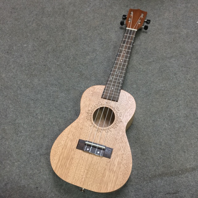 UKULELE CONCERT GỖ NHẠT KHẮC HOA