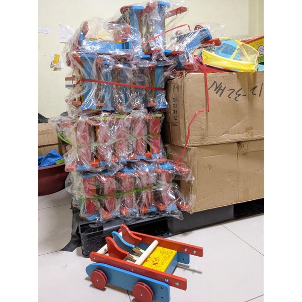 Xe tập đi cho bé