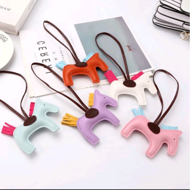 Charm ngựa , móc ngựa phụ kiện treo túi sách , gắn móc chìa khoá quà tặng