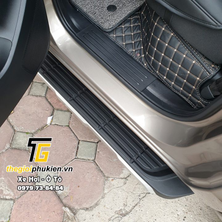 Mazda BT50, BT-50 - Bệ lên xuống xe, bậc dẫm chân cho ô tô