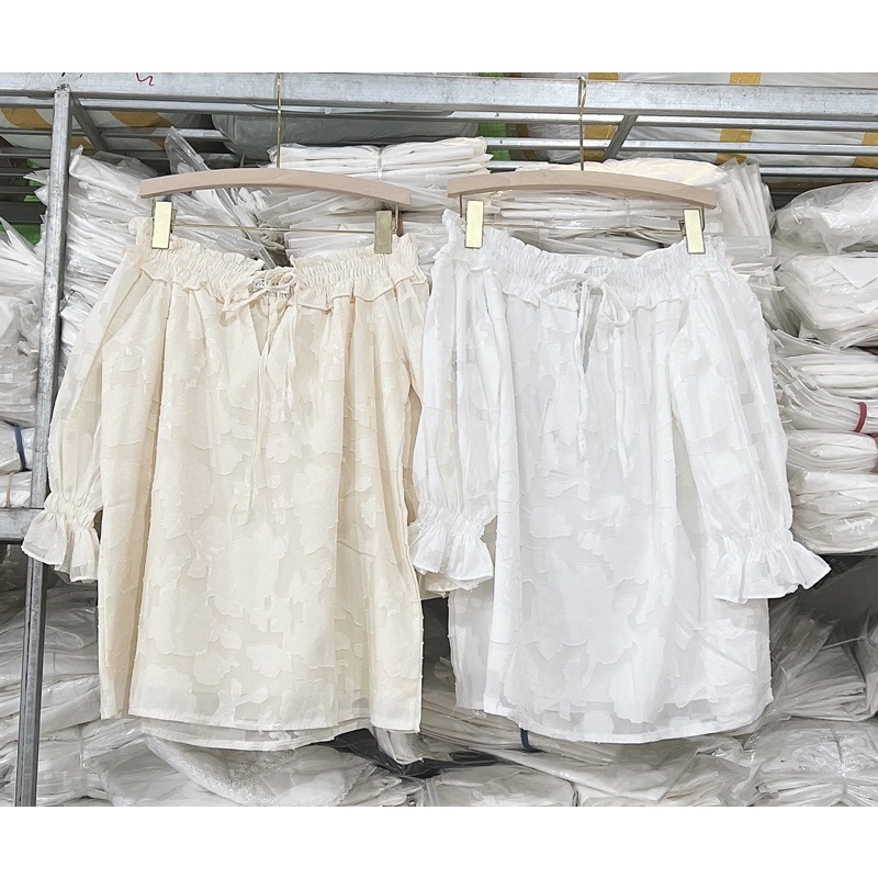 ÁO TRỄ VAI HOẠ TIẾT HOA NỔI