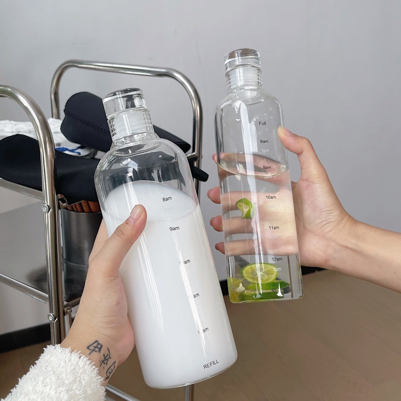 Bình nước nhựa trong suốt có vạch chia thời gian tiện lợi