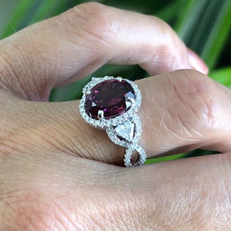 Nhẫn đính hạt kim cương hạt ngọc ruby làm quà tặng ngày cưới