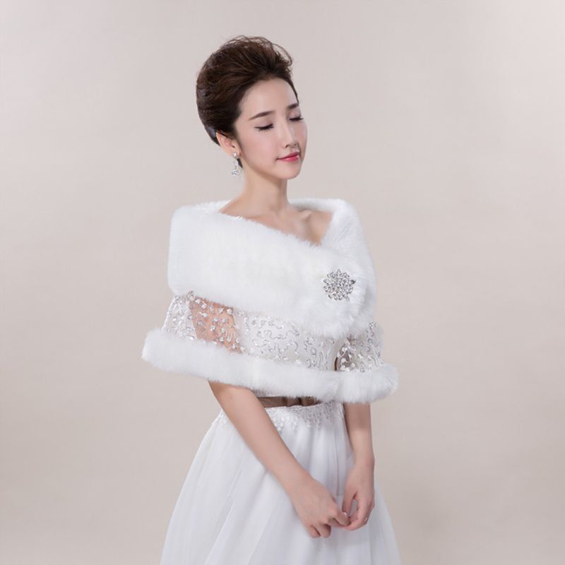 Khăn Choàng Lông Nhung Đính Đá Sang Trọng Cho Cô Dâu