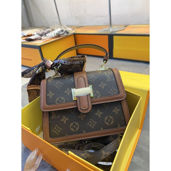 Túi xách tay chất đẹp khèm khăn lv
