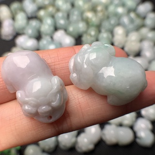 Lợn đeo cổ Ngọc phỉ thuý Ngọc thiêng