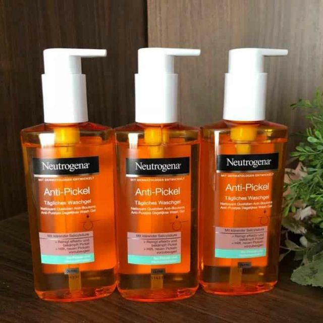 Hàng Đức Sữa rửa mặt cho da mụn Neutrogena