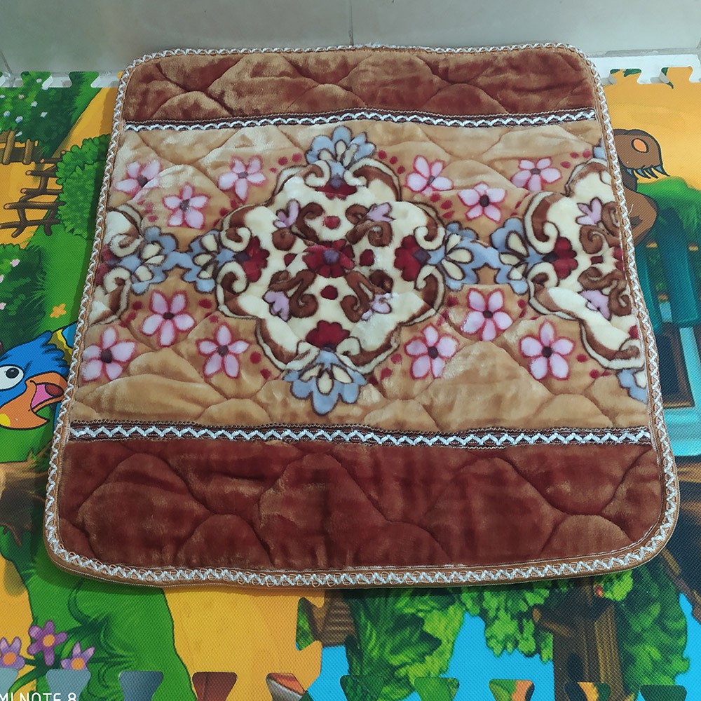 Thảm ngồi  lông nhung tuyết kích thước 54cm x 54cm, dày 2cm