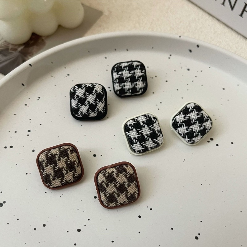 Khuyên tai nút vuông bông tai nút vuông bọc dạ tweed hoạ tiết sang chảnh BT32