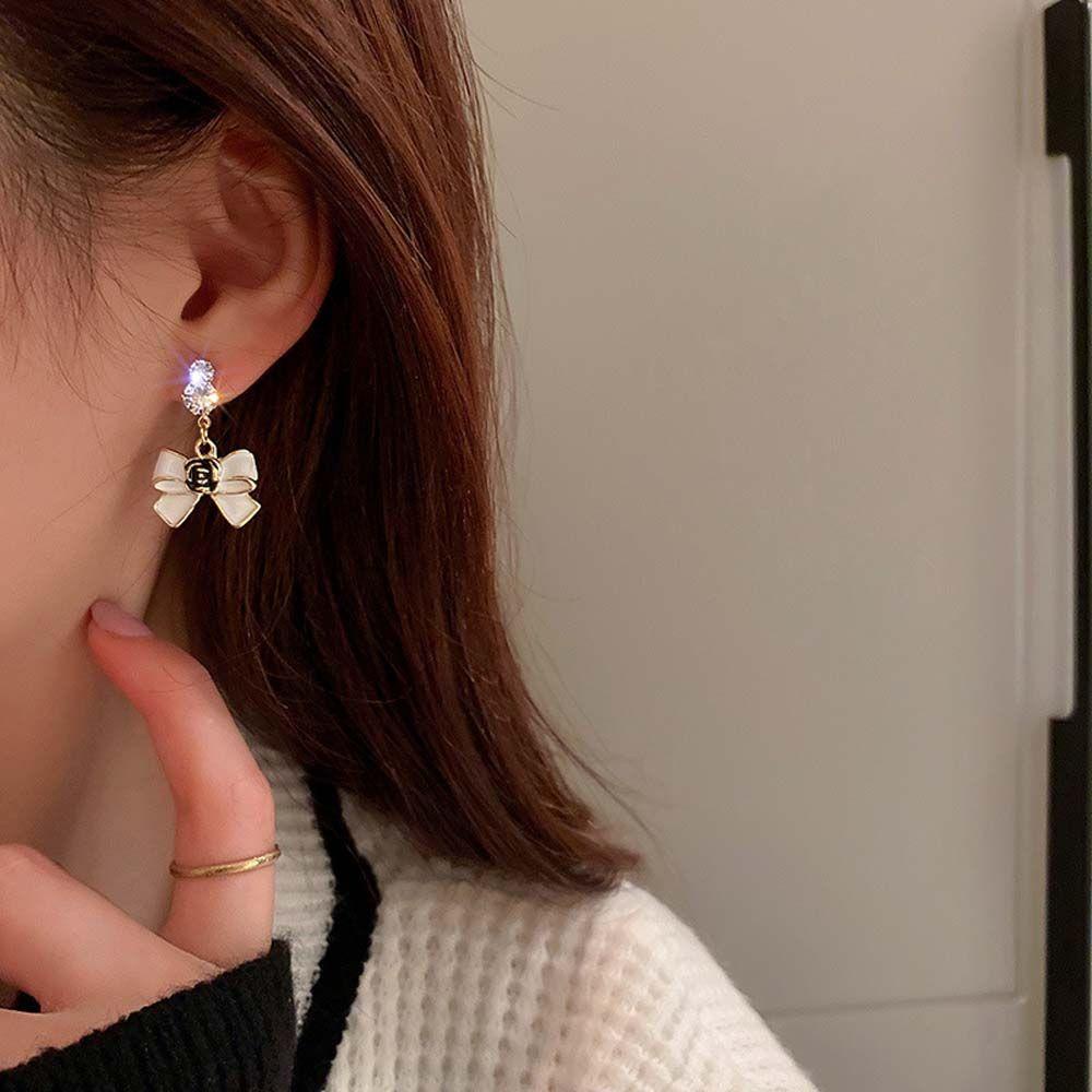 JARRED Bông Tai Hình Túi Xách / Giày Cao Gót Màu Trắng Đen Phong Cách Hàn Quốc Ngọt Ngào Thời Trang