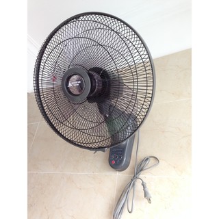 Quạt treo tường điều khiển màu xám