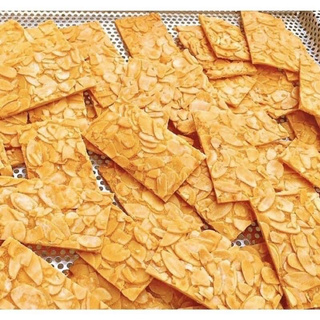 BÁNH NGÓI HẠNH NHÂN lon 200Gr