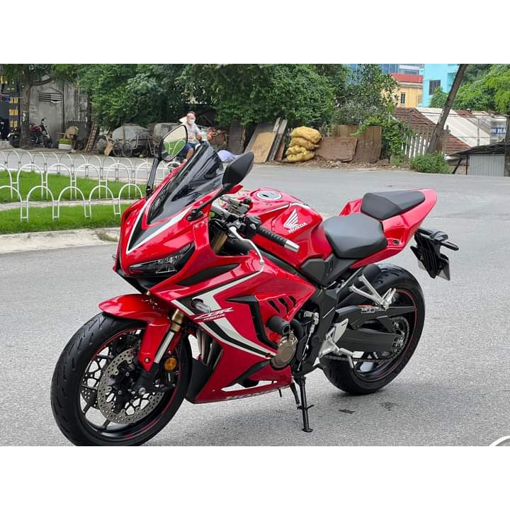 Đuôi CBr650 mẫu cá đuối