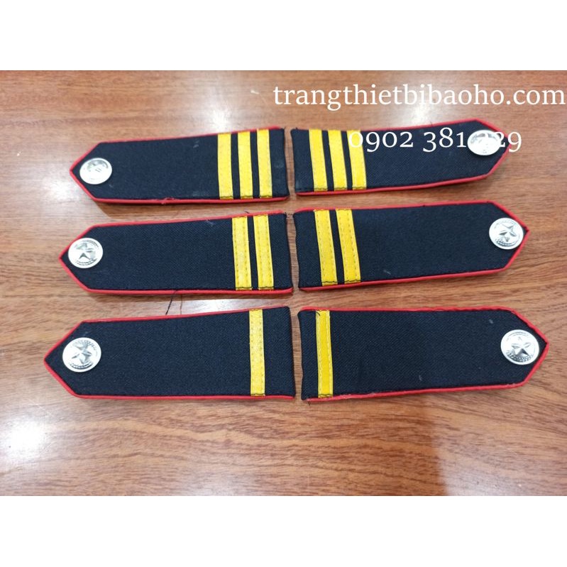 Cầu vai nền xanh đen, viền đỏ, gạch vàng sao bạc (1 cặp)