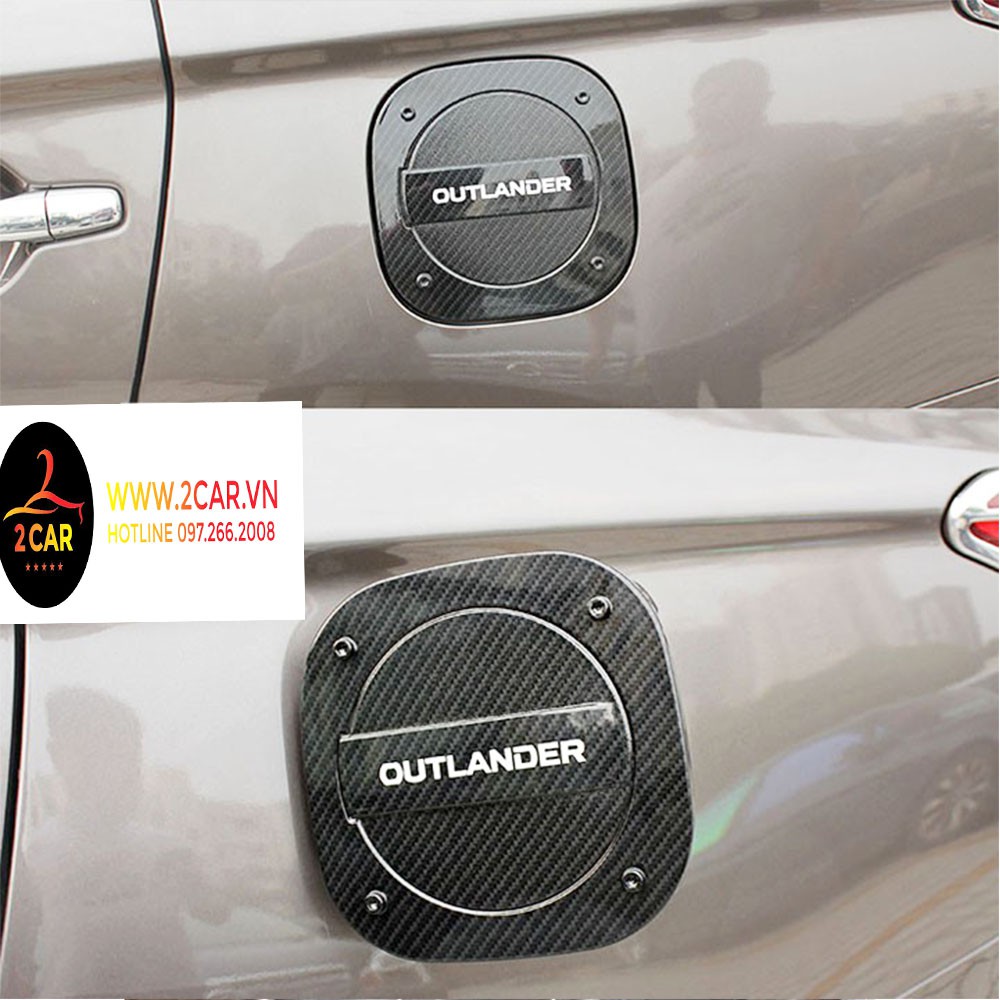 Ốp nắp bình xăng Cacbon xe Mitsubishi Outlander 2016 - 2021 vân Carbon cao cấp