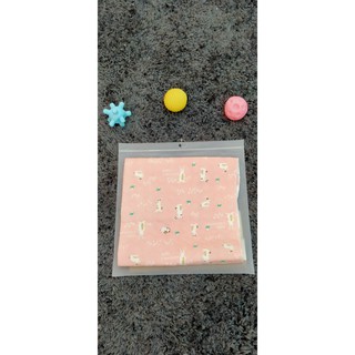 Tấm lót nước tiểu chống thấm cho bé cotton 2 lớp in bông 50*70 (4114),chất liệu cotton 100%,thương hiệu Aiueo Nhật Bản